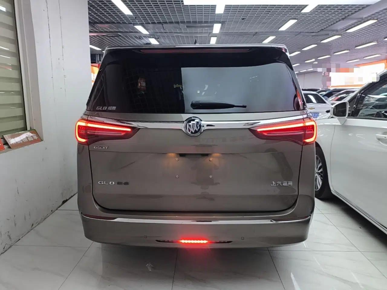 Buick GL8 2021 ES Land Cruiser 653T Luxury Edition — миниатюра 5