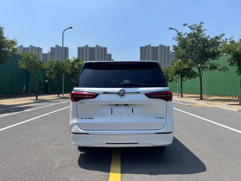 Buick GL8 2020 ES Land Cruiser 653T Luxury Model — миниатюра 20