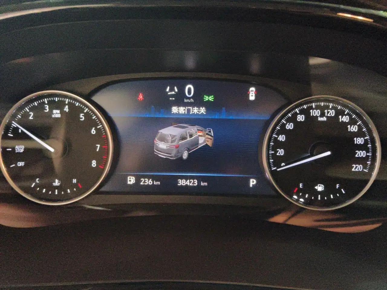Buick GL8 GL8 Automatic 2.0T 7-Seater with Split Sunroof — миниатюра 11