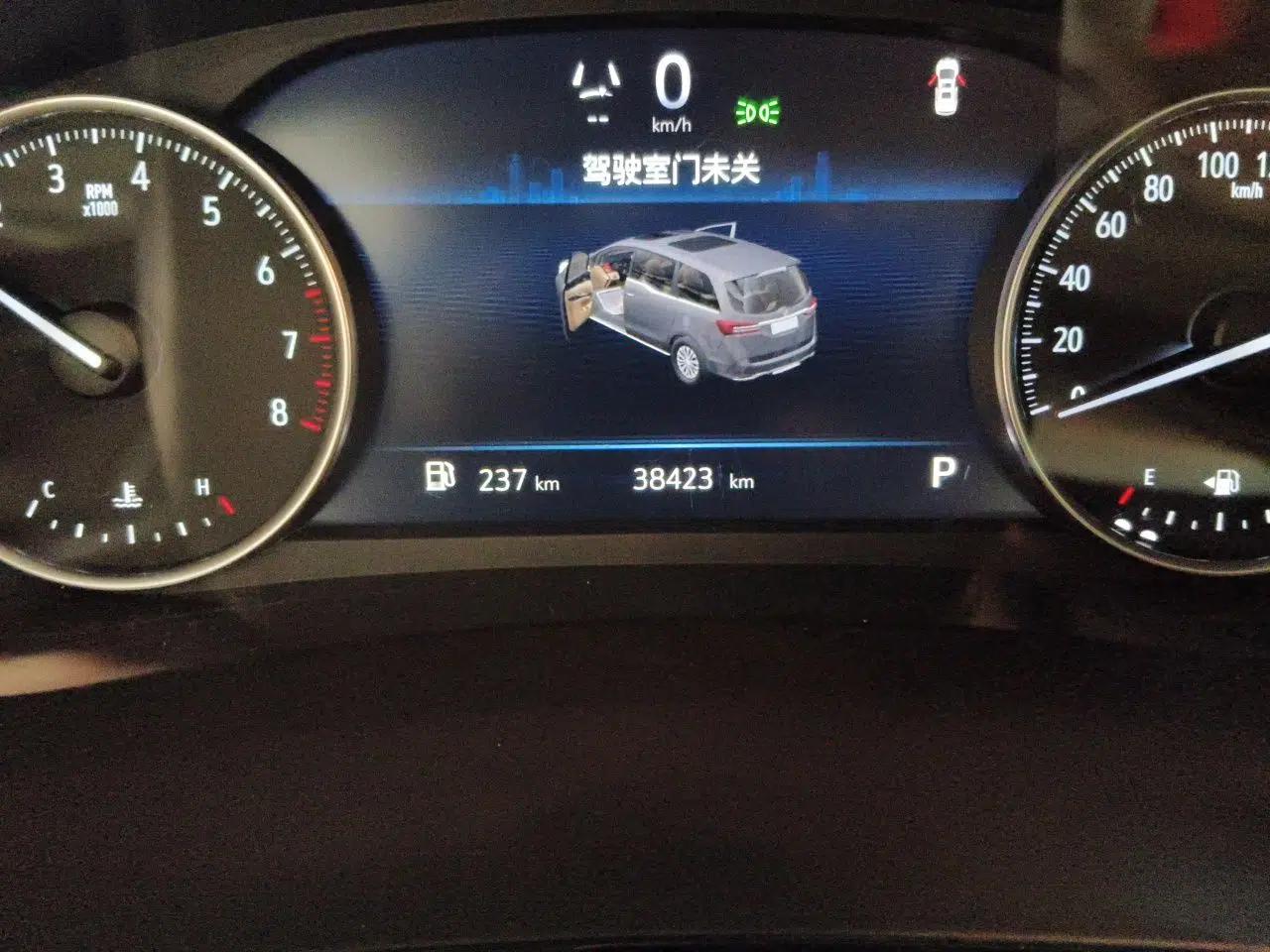 Buick GL8 GL8 Automatic 2.0T 7-Seater with Split Sunroof — миниатюра 12