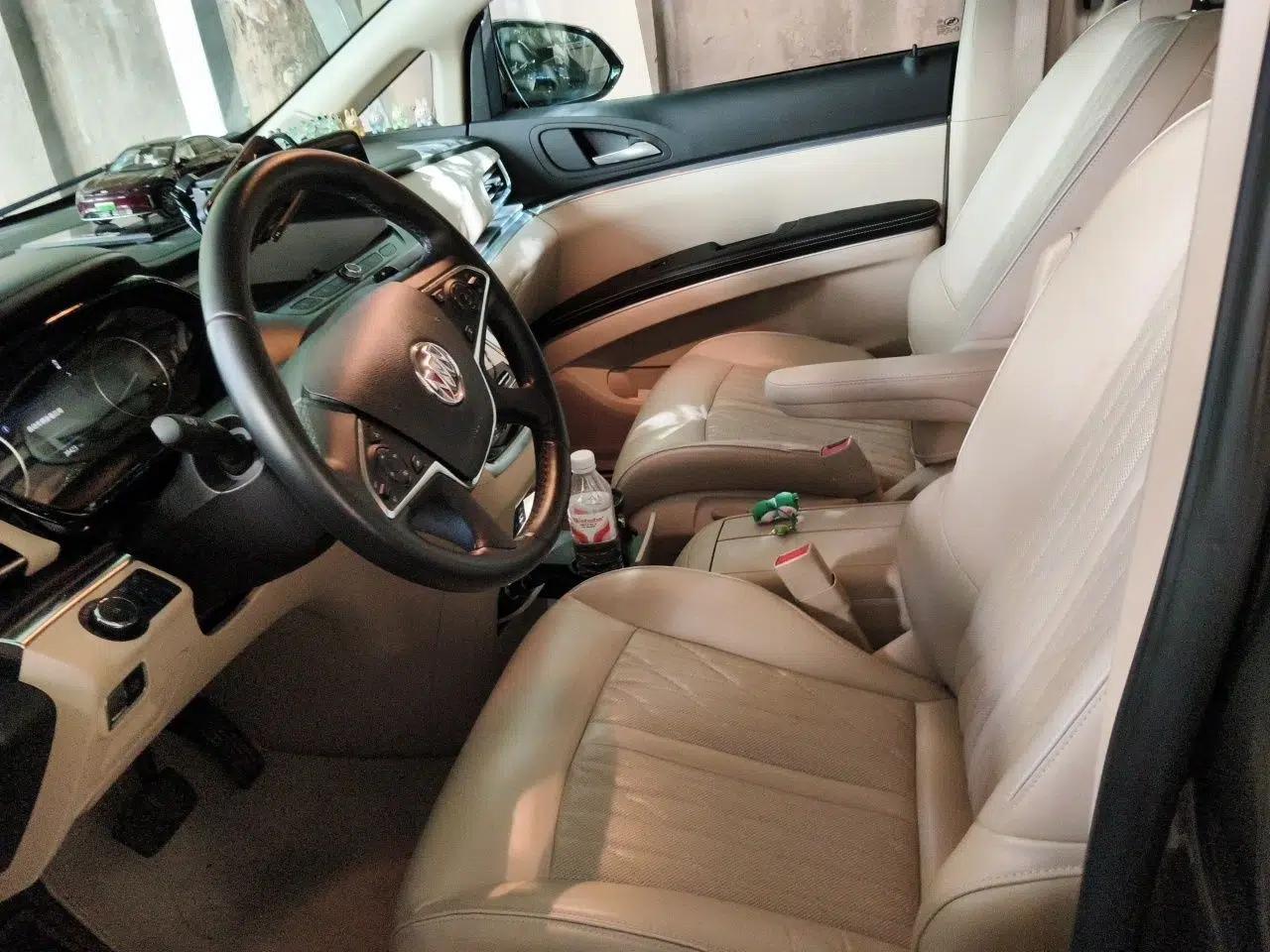 Buick GL8 GL8 Automatic 2.0T 7-Seater with Split Sunroof — миниатюра 15