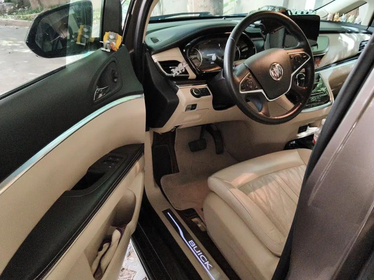 Buick GL8 GL8 Automatic 2.0T 7-Seater with Split Sunroof — миниатюра 16