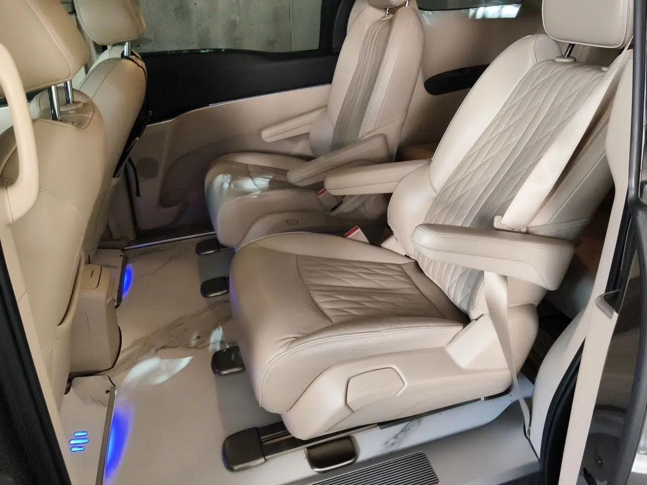 Buick GL8 GL8 Automatic 2.0T 7-Seater with Split Sunroof — миниатюра 17