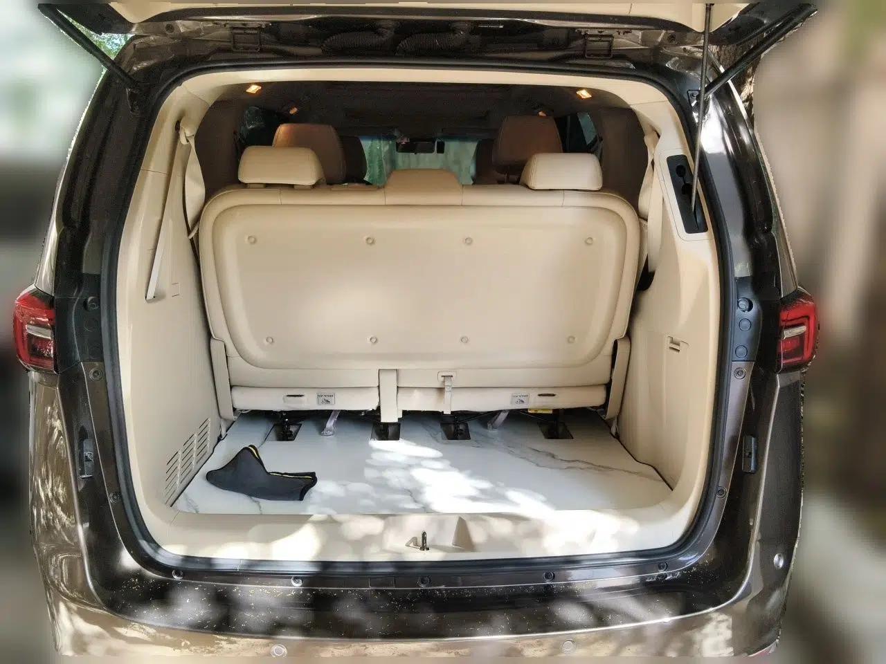 Buick GL8 GL8 Automatic 2.0T 7-Seater with Split Sunroof — миниатюра 19