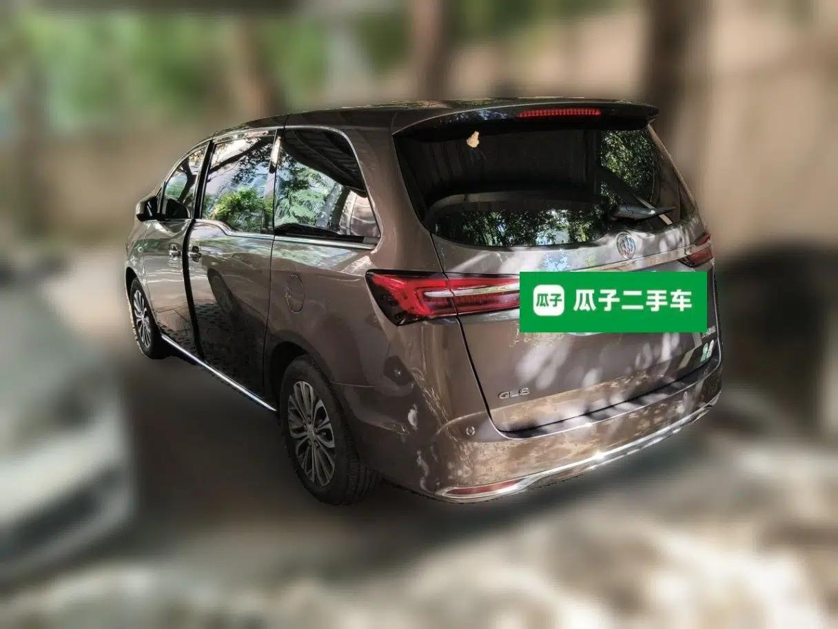Buick GL8 GL8 Automatic 2.0T 7-Seater with Split Sunroof — миниатюра 4
