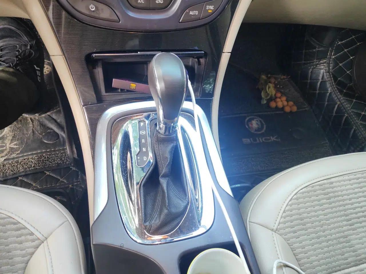 Buick Regal 2015 2.0L Leading Fashion Edition — миниатюра 14