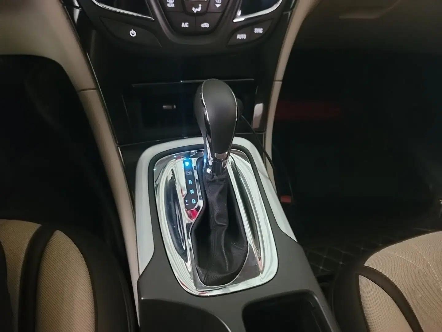 Buick Regal 2015 2.0L Leading Fashion Edition — миниатюра 14