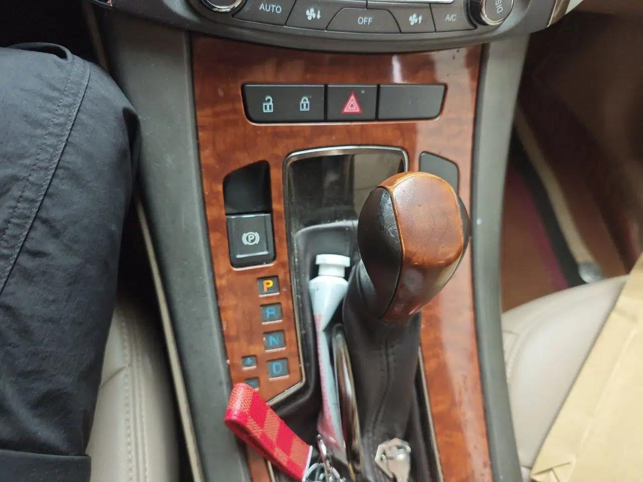 Buick LaCrosse 2012 2.4L SIDI Elegant Edition — миниатюра 14