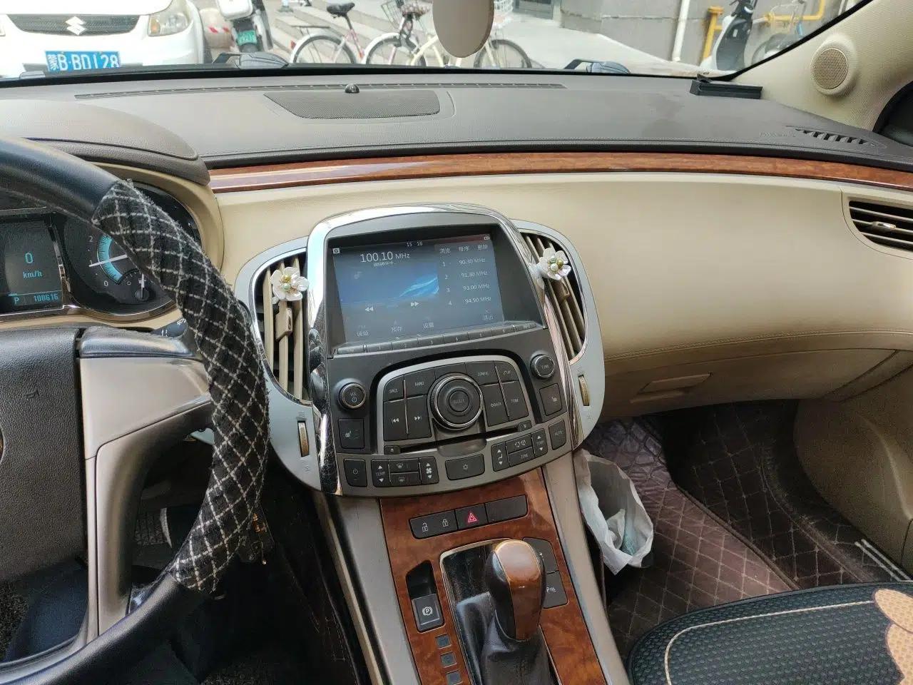 Buick LaCrosse 2011 2.4L SIDI Elegant Edition — миниатюра 13
