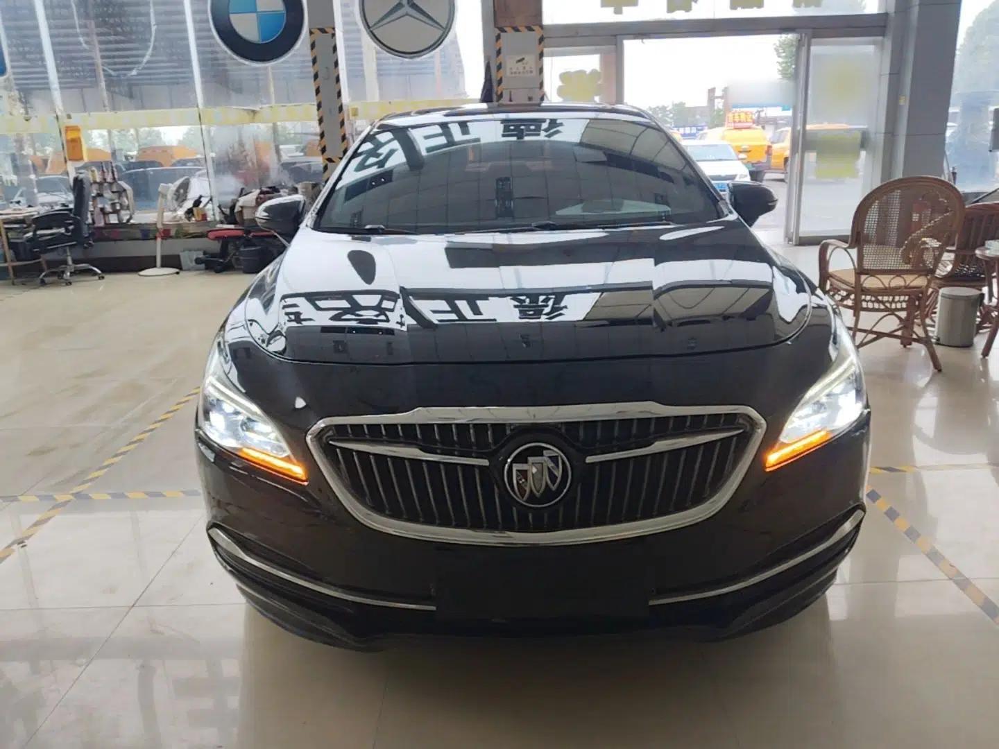 Buick LaCrosse 2018 28T Elite Edition — миниатюра 2