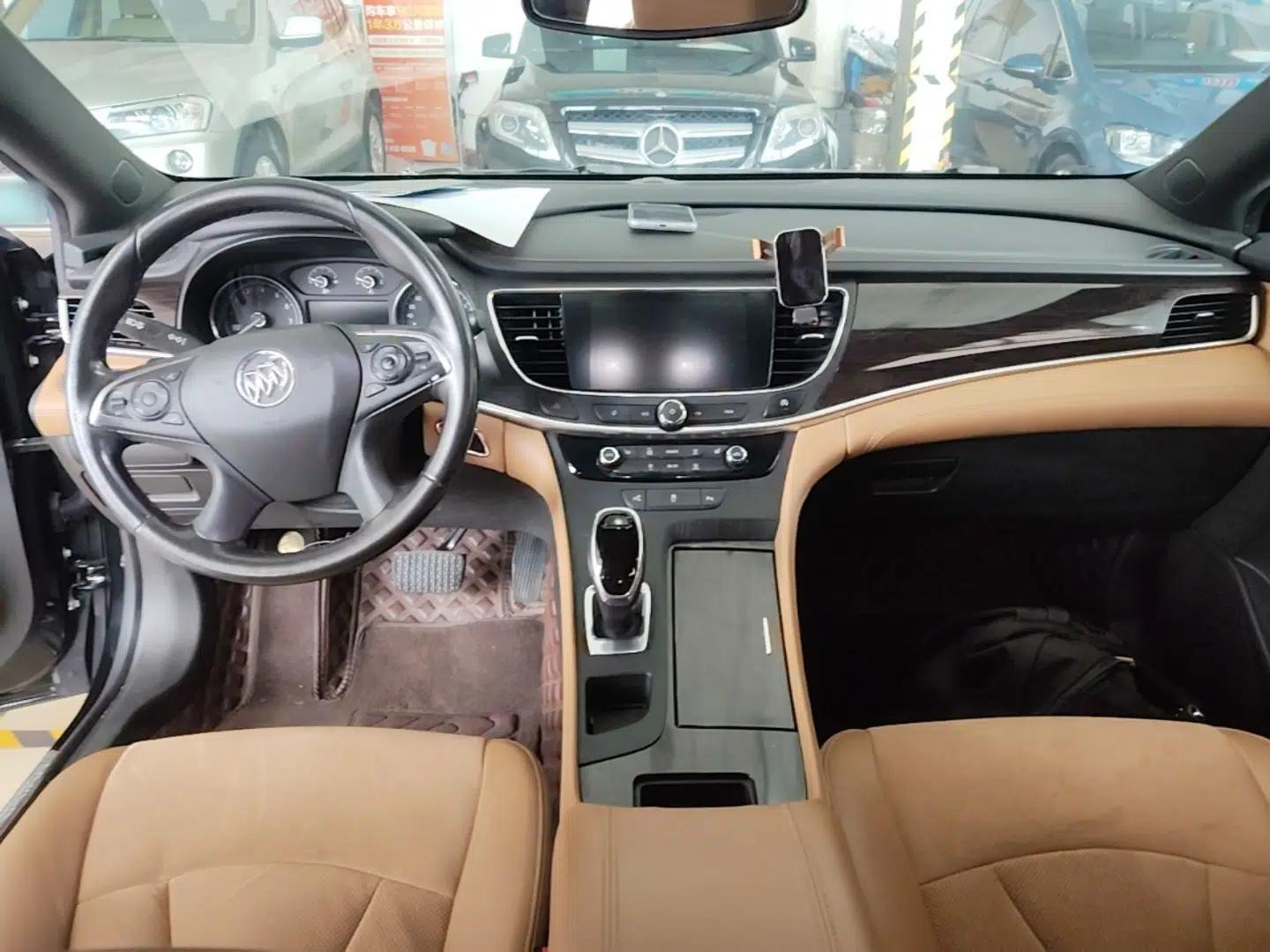 Buick LaCrosse 2018 28T Elite Edition — миниатюра 17