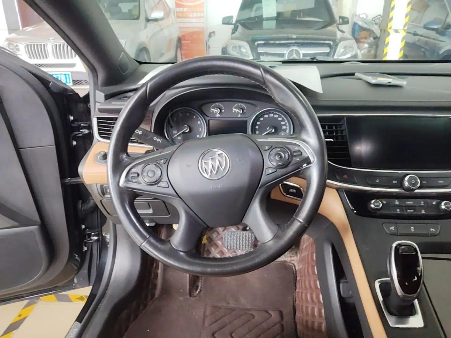 Buick LaCrosse 2018 28T Elite Edition — миниатюра 18