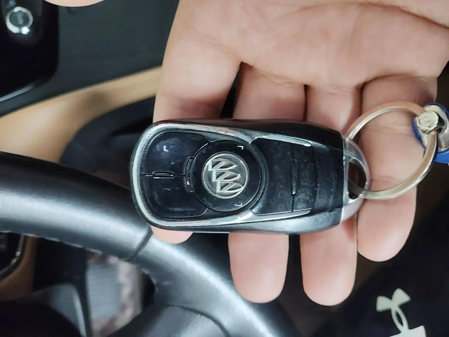 Buick LaCrosse 2018 28T Elite Edition — миниатюра 28