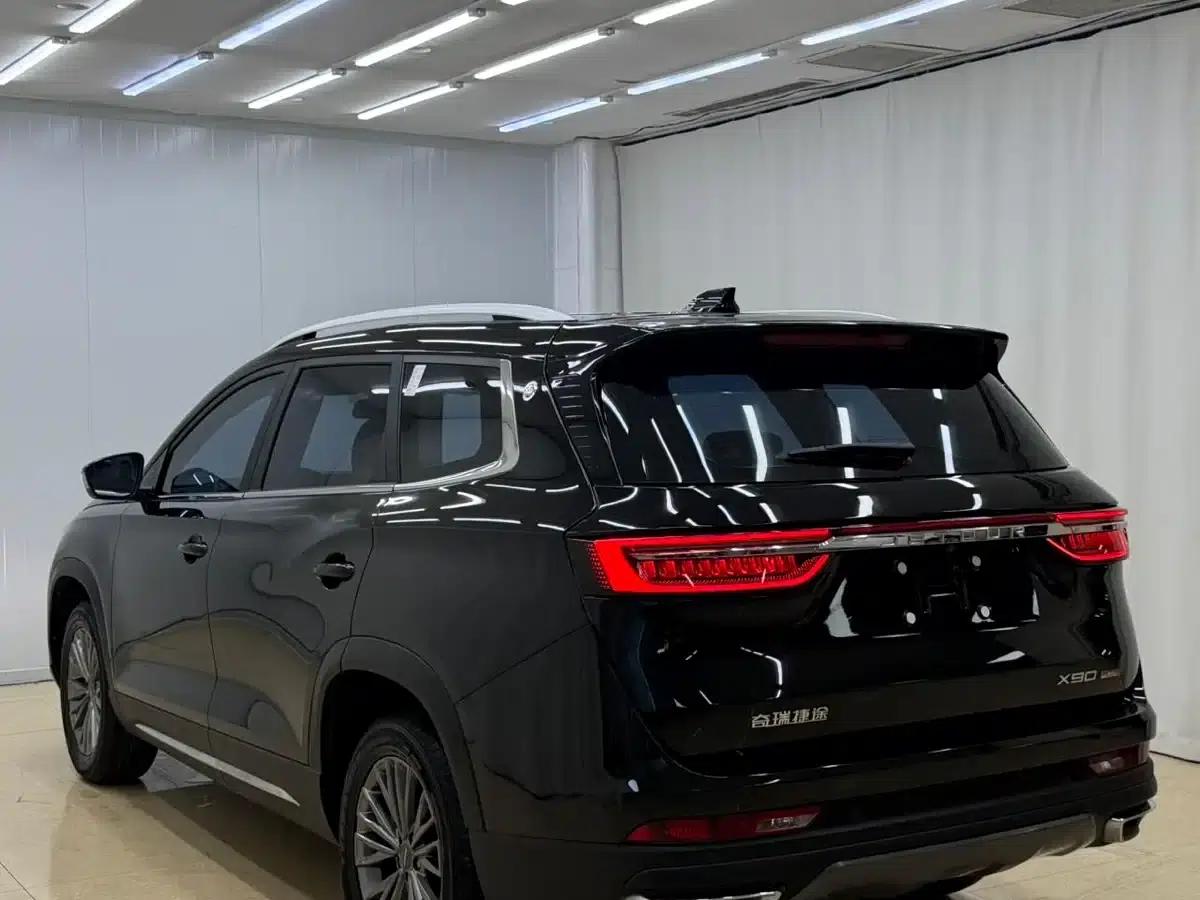 Jetour X90 PLUS 2023 1.5T Manual Transmission 5-Seater — миниатюра 4