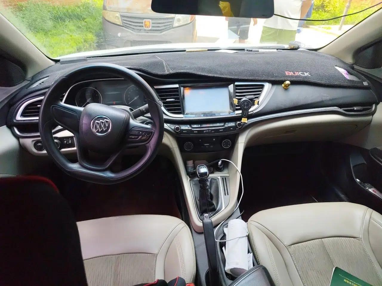 Buick GT 2016 15N Manual Elite Edition — миниатюра 9