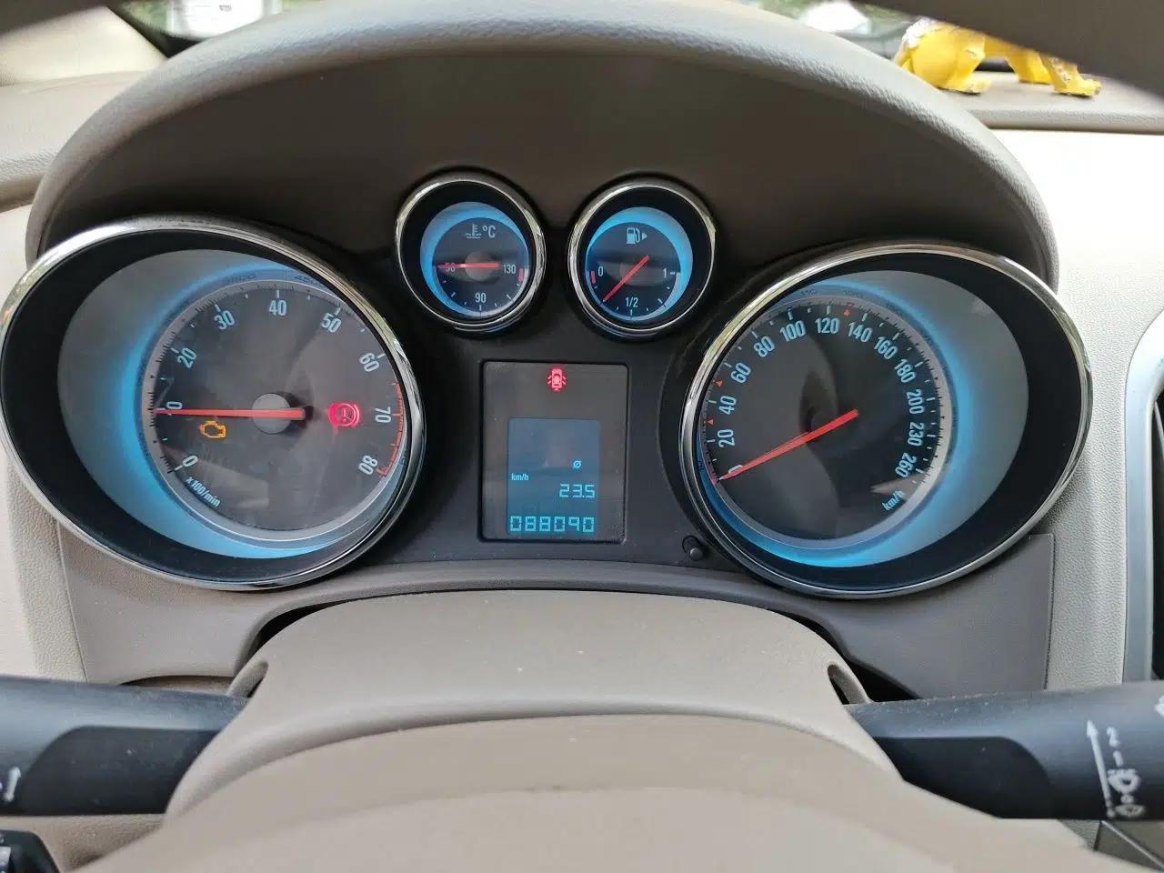 Buick GT 2013 GT 1.6L Manual Entry-Level Model — миниатюра 11
