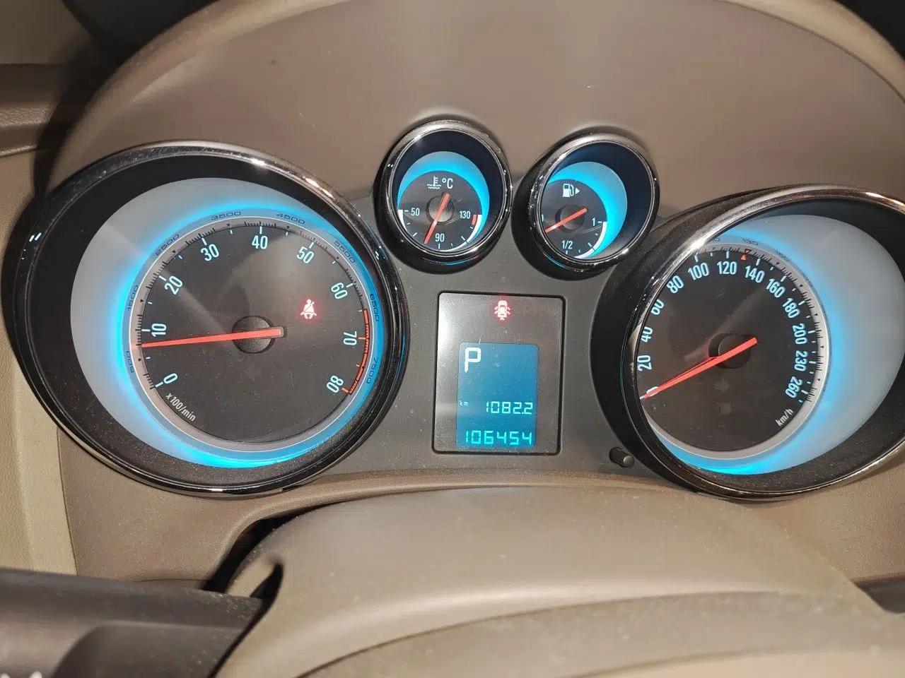 Buick GT 2010 GT 1.8L Automatic Luxury Edition — миниатюра 11