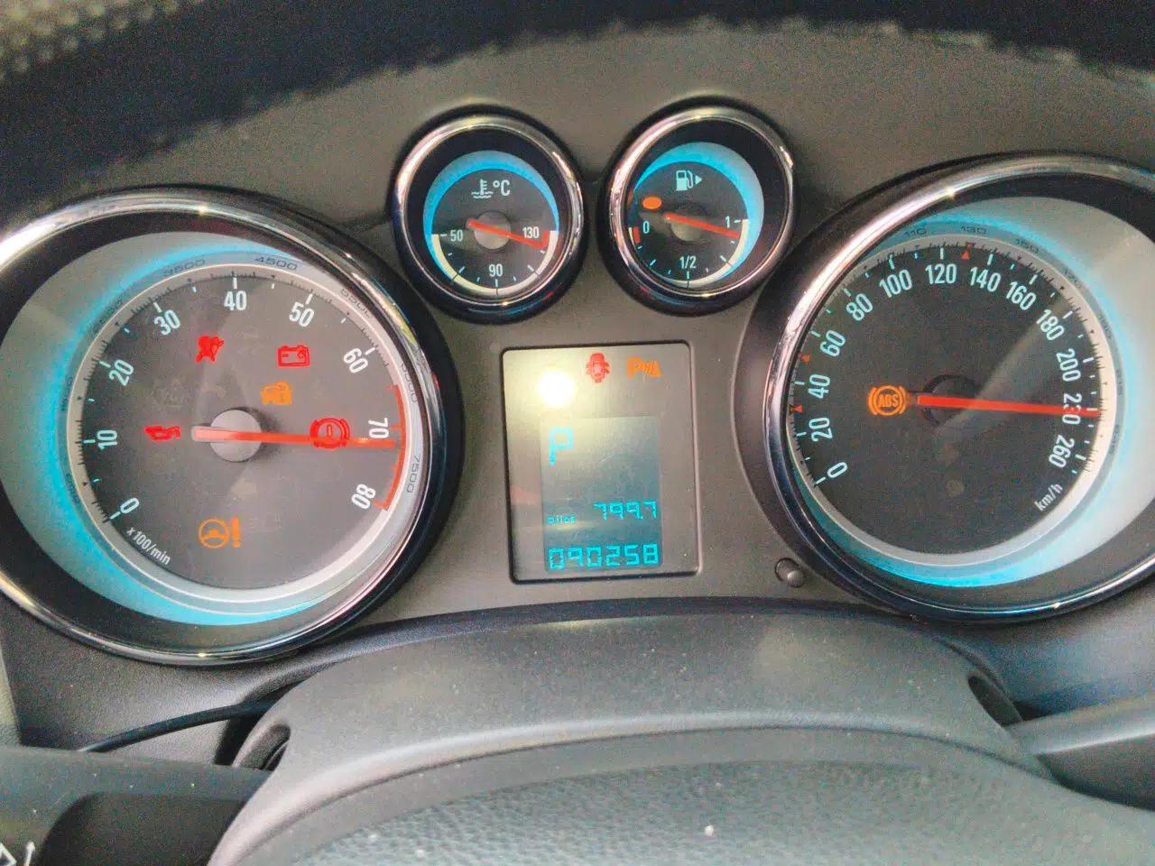 Buick GT 2012 XT 1.6L Automatic Fashion Edition — миниатюра 11