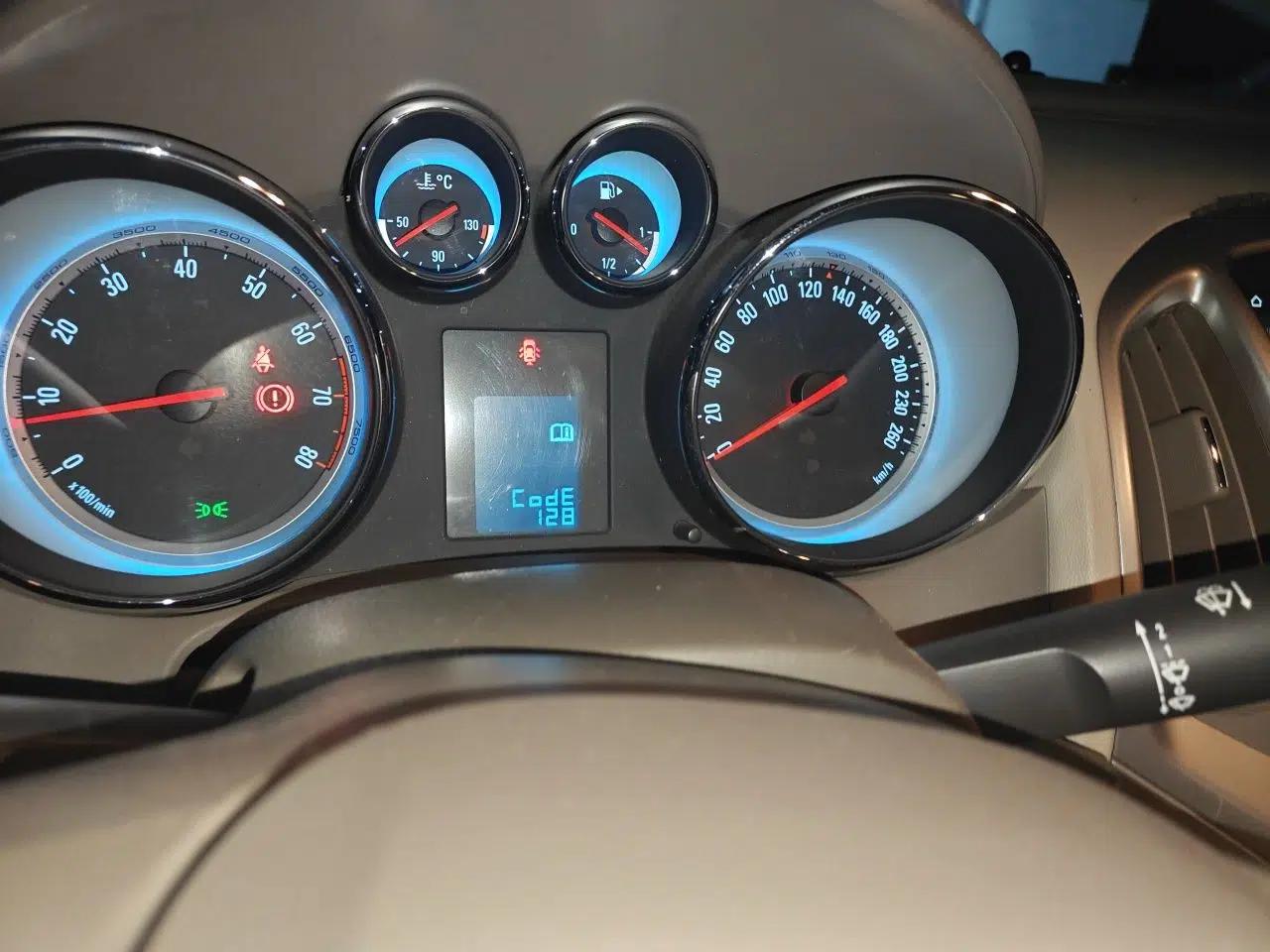 Buick GT 2013 GT 1.6L Manual Entry-Level Model — миниатюра 11