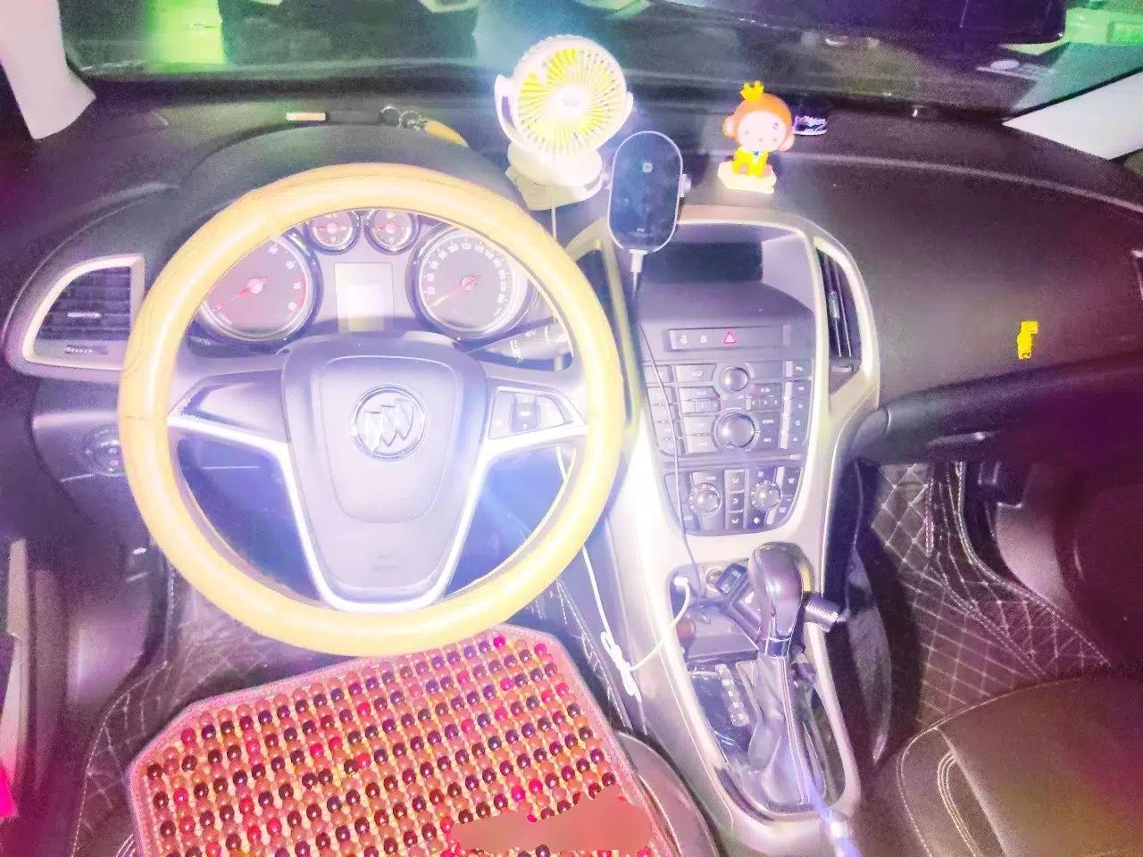 Buick GT 2011 GT 1.6T Fashion Sport Edition Leather Model — миниатюра 9