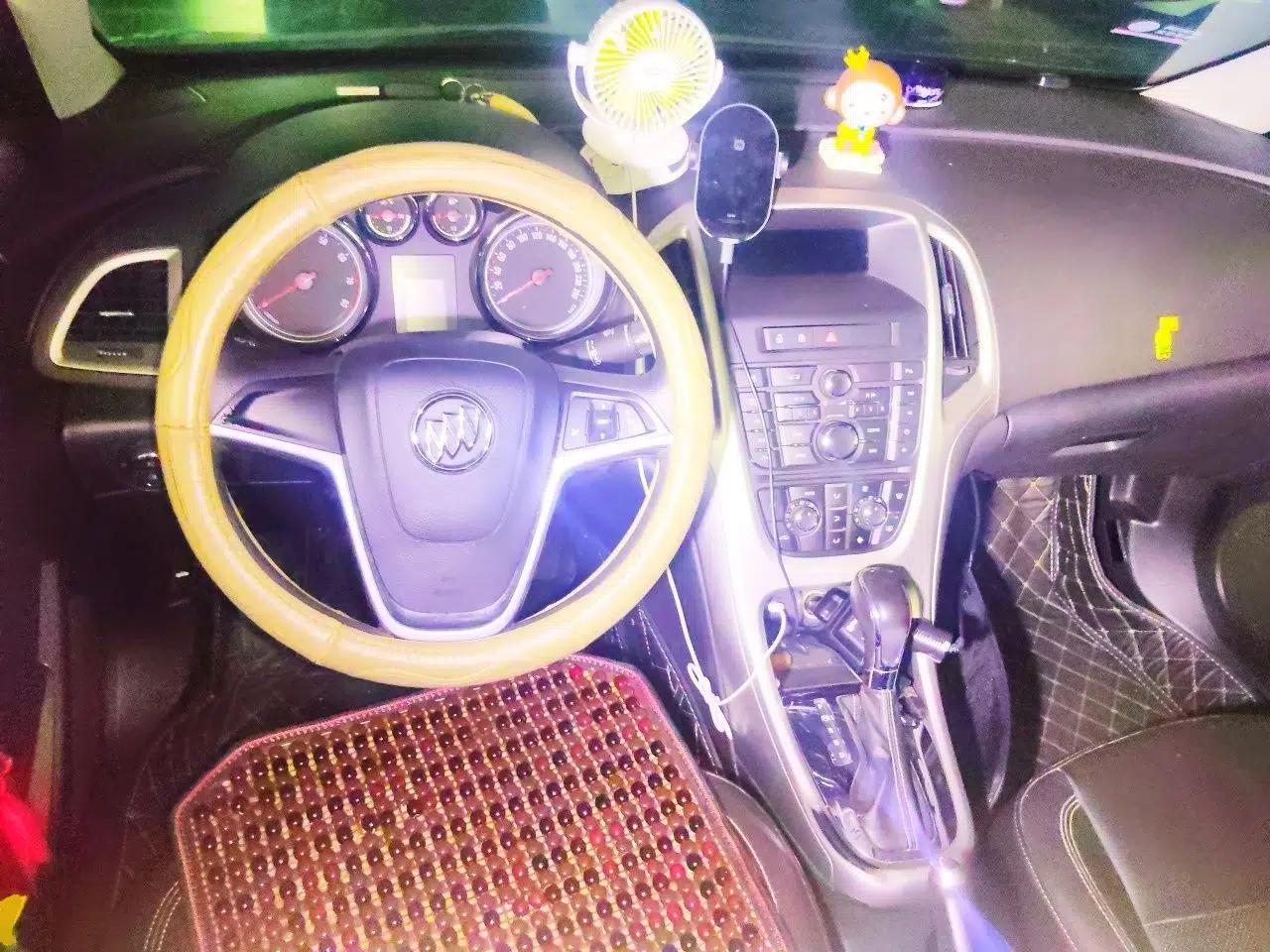 Buick GT 2011 GT 1.6T Fashion Sport Edition Leather Model — миниатюра 10