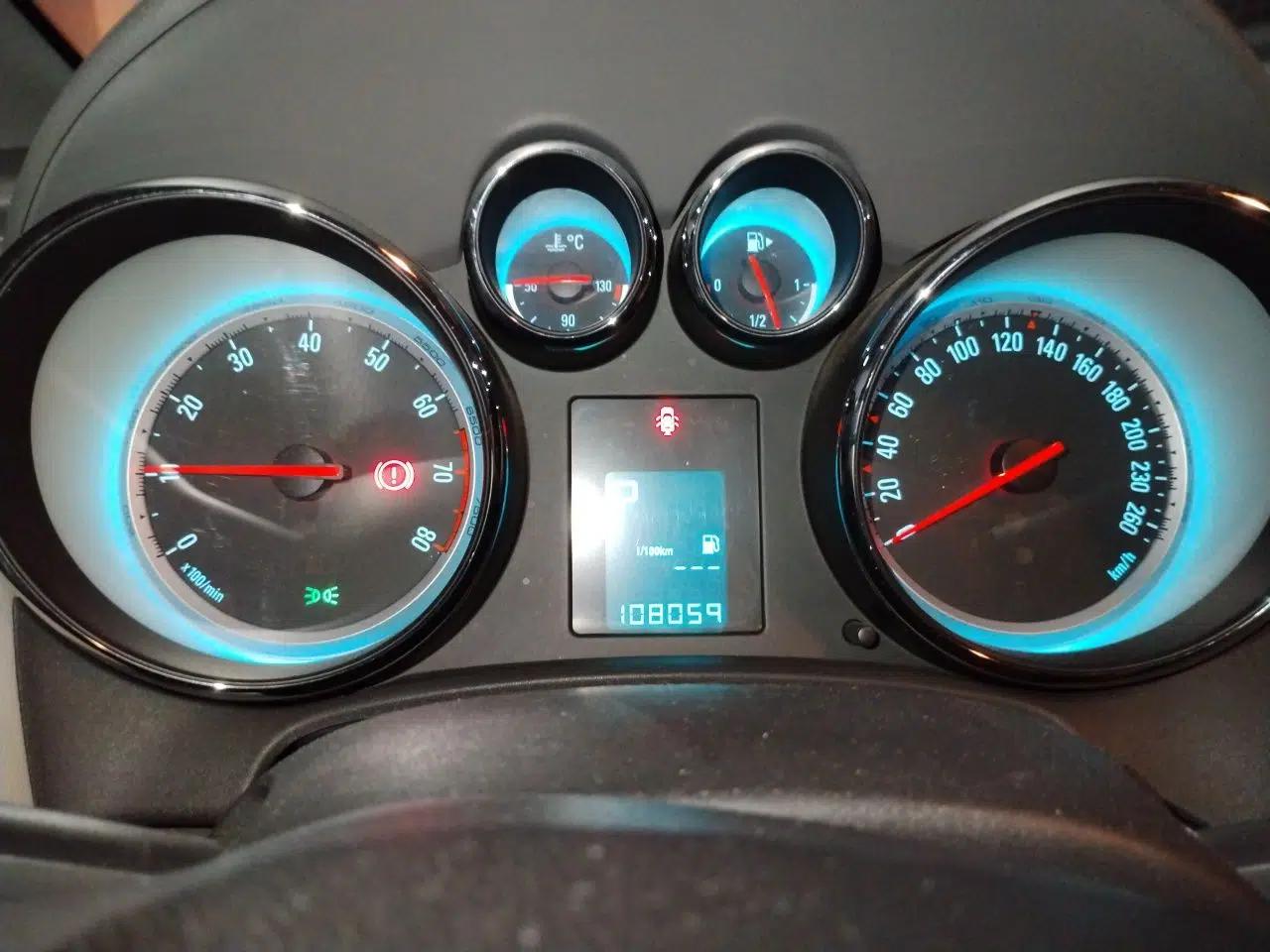Buick GT 2012 XT 1.6L Automatic Fashion Edition — миниатюра 11