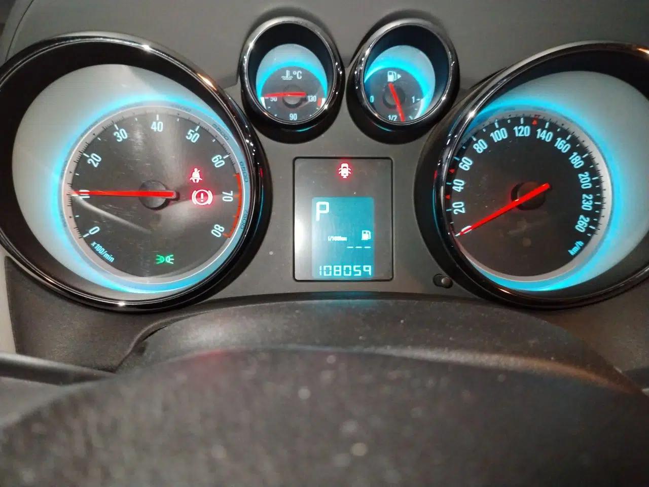 Buick GT 2012 XT 1.6L Automatic Fashion Edition — миниатюра 12