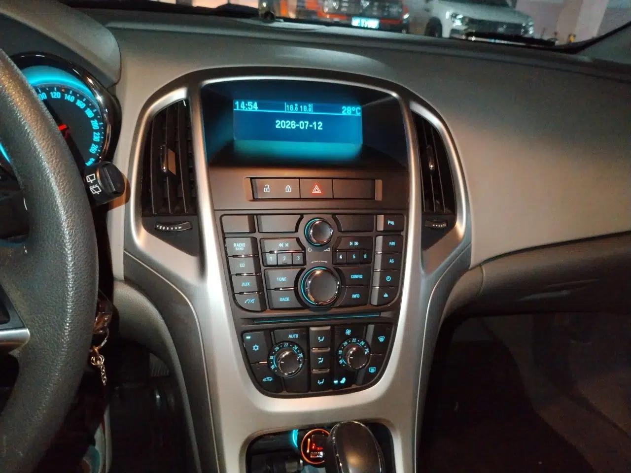 Buick GT 2012 XT 1.6L Automatic Fashion Edition — миниатюра 13