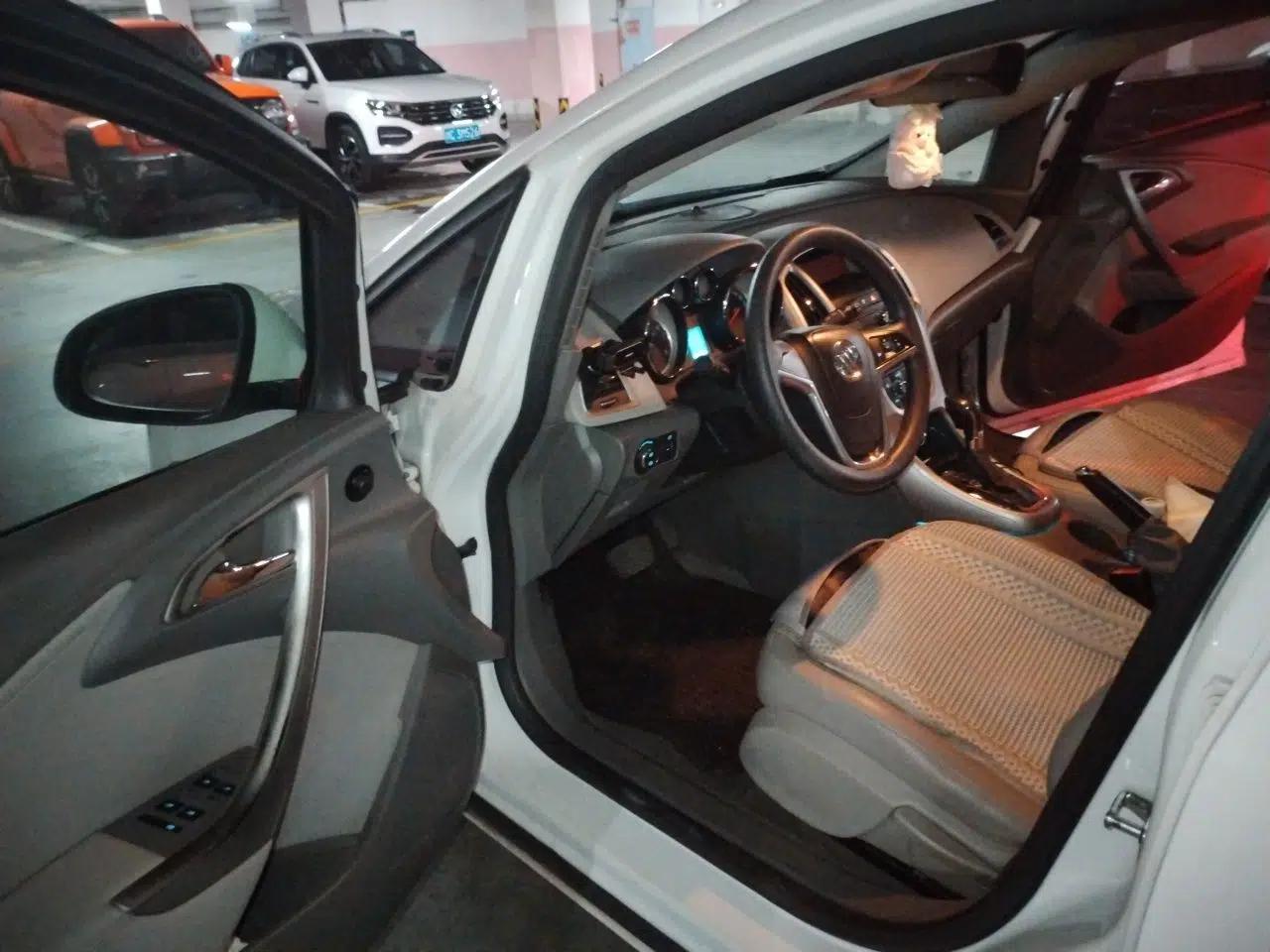 Buick GT 2012 XT 1.6L Automatic Fashion Edition — миниатюра 16