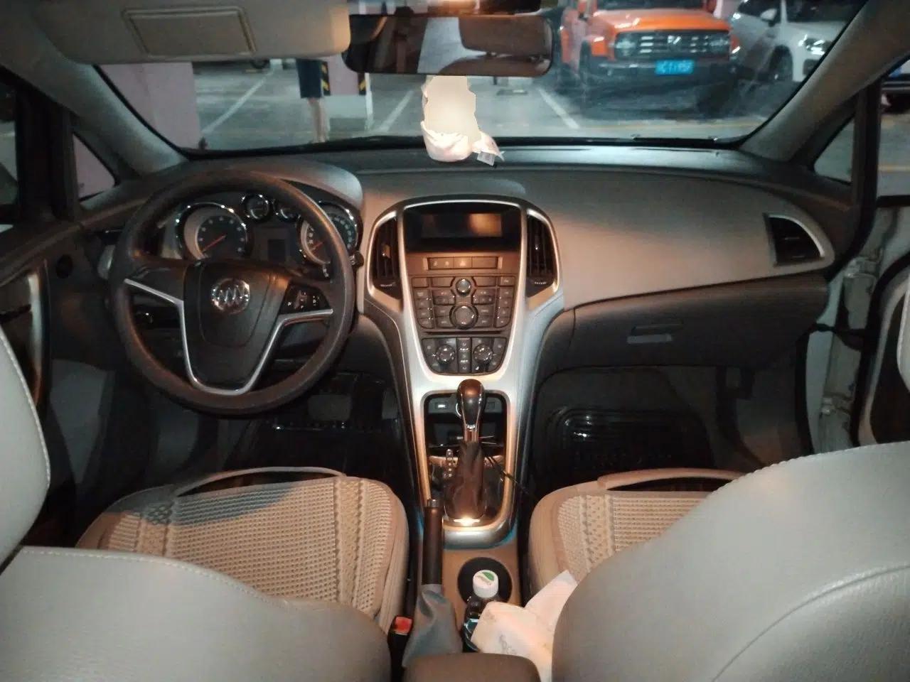 Buick GT 2012 XT 1.6L Automatic Fashion Edition — миниатюра 9