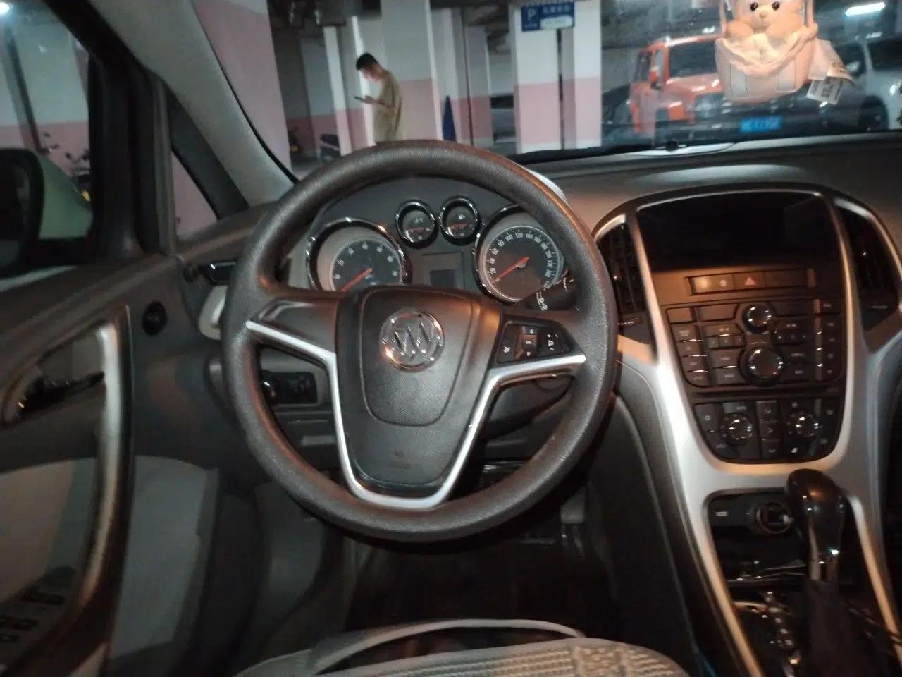 Buick GT 2012 XT 1.6L Automatic Fashion Edition — миниатюра 10