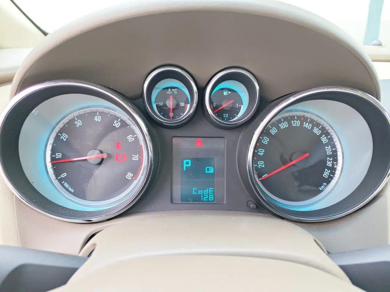 Buick GT 2013 GT 1.6L Automatic Fashion Edition — миниатюра 11