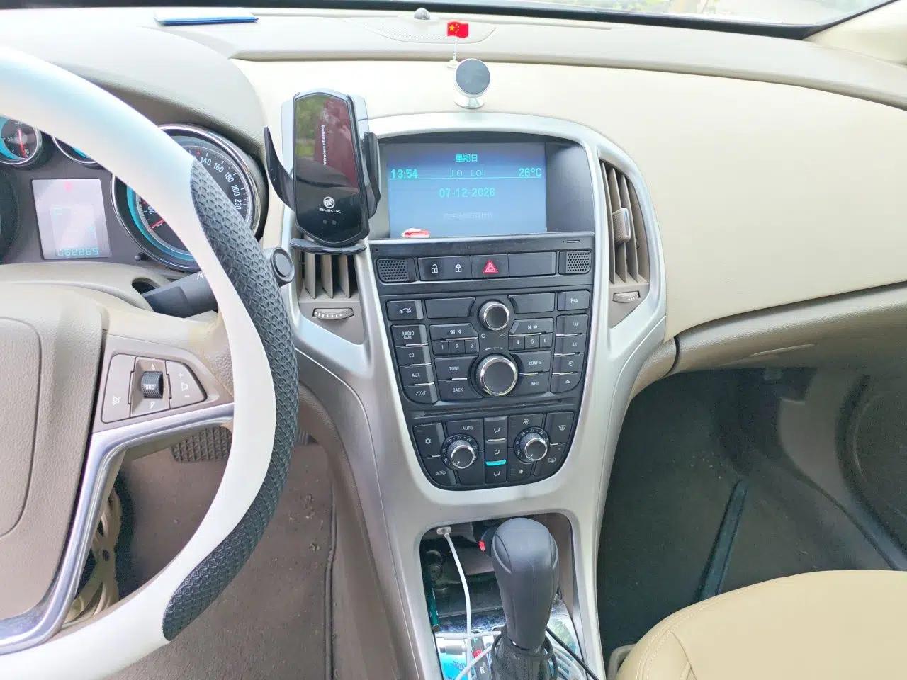 Buick GT 2013 GT 1.6L Automatic Fashion Edition — миниатюра 13