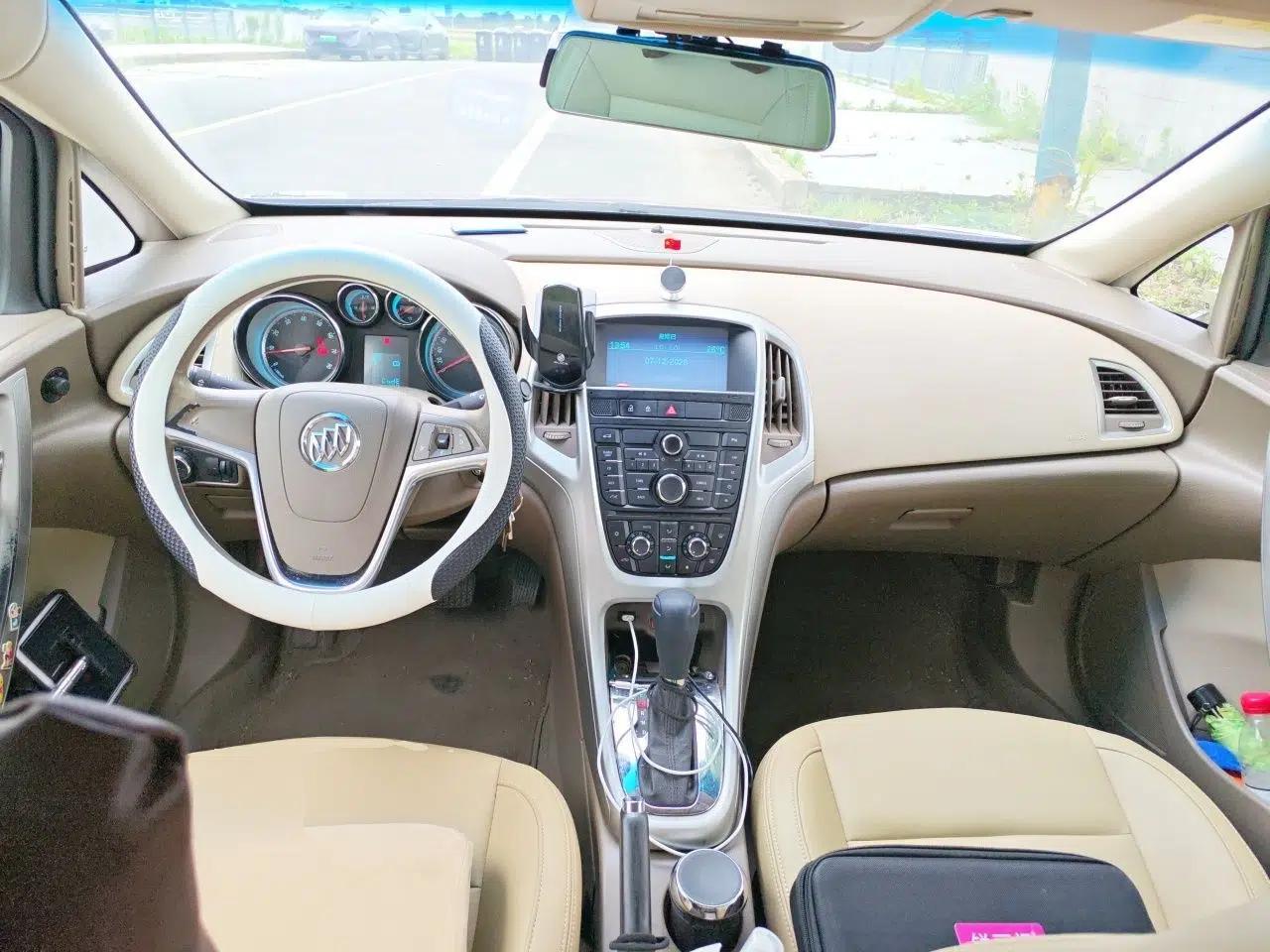 Buick GT 2013 GT 1.6L Automatic Fashion Edition — миниатюра 9