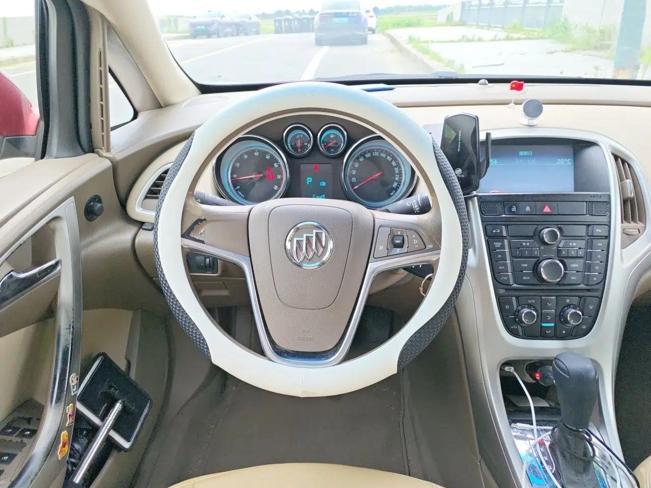 Buick GT 2013 GT 1.6L Automatic Fashion Edition — миниатюра 10