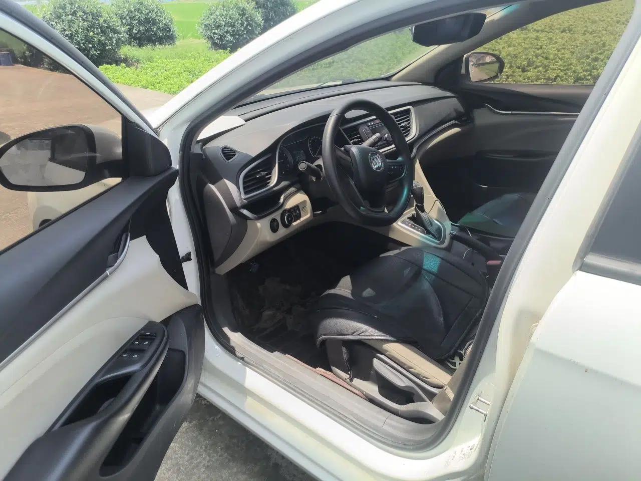 Buick GT 2015 15N Automatic Entry-Level Trim — миниатюра 13