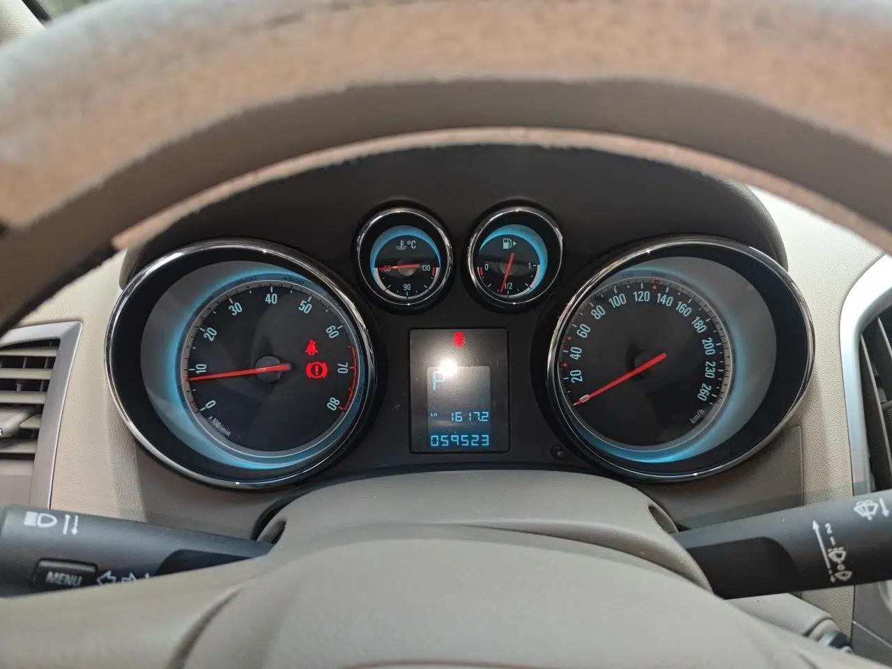 Buick GT 2012 GT 1.6L Automatic Fashion Edition — миниатюра 11