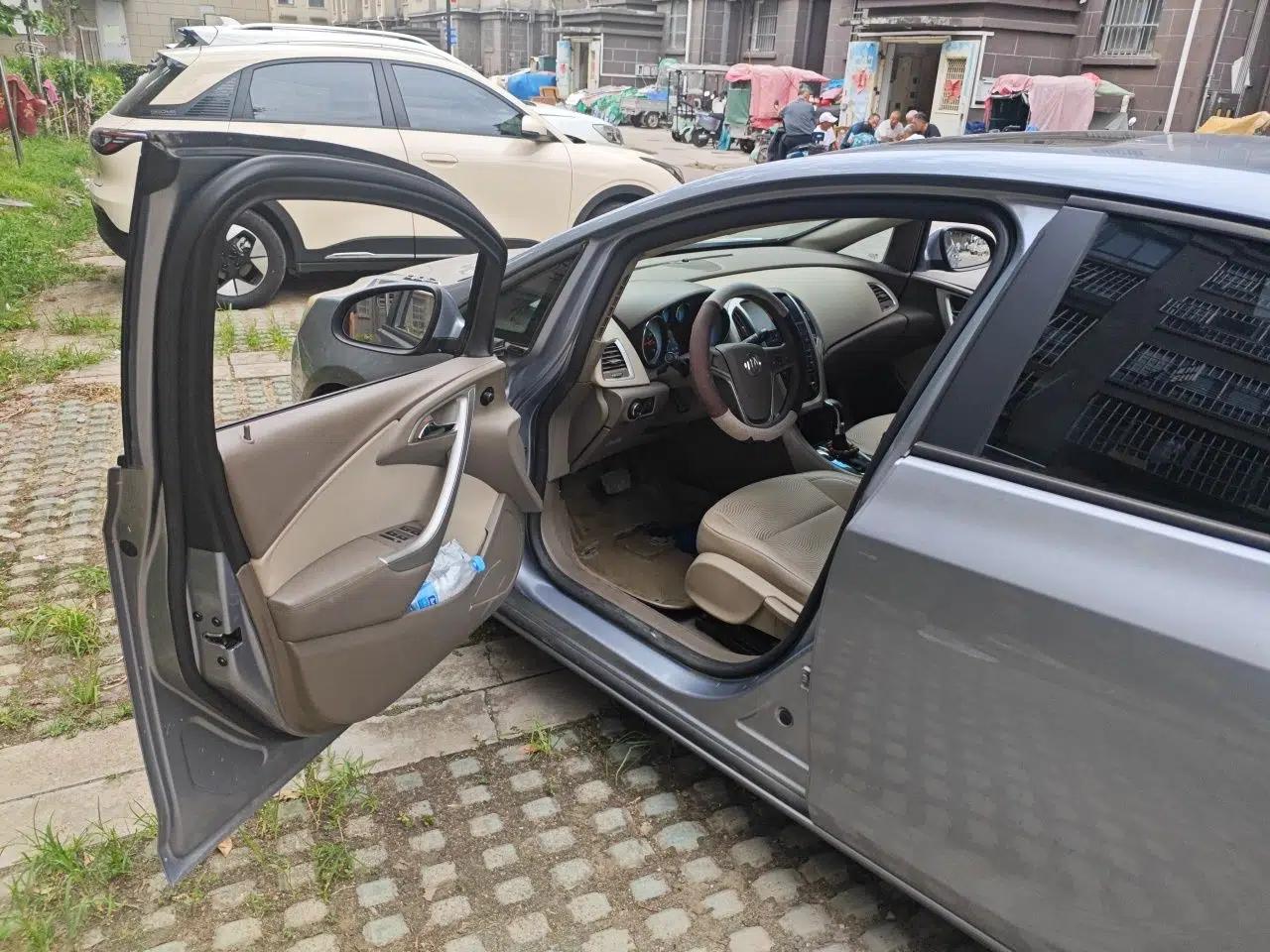 Buick GT 2012 GT 1.6L Automatic Fashion Edition — миниатюра 16