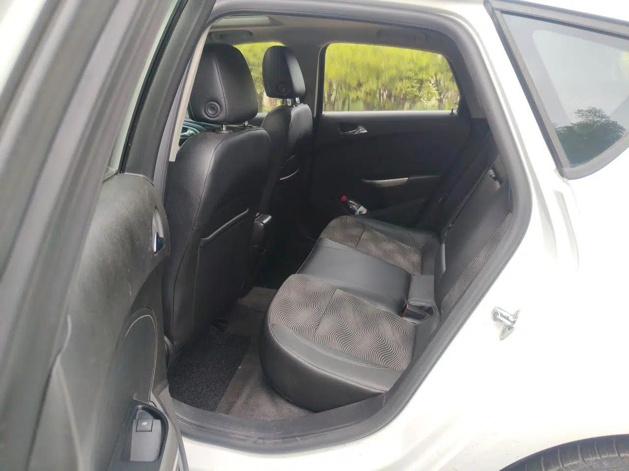 Buick GT 2014 XT 1.6L Automatic Fashion Edition — миниатюра 17