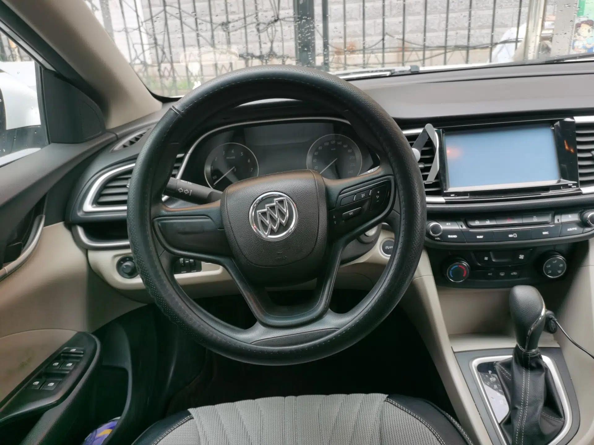 Buick GT 2016 15N Automatic Entry-Level Trim — миниатюра 10