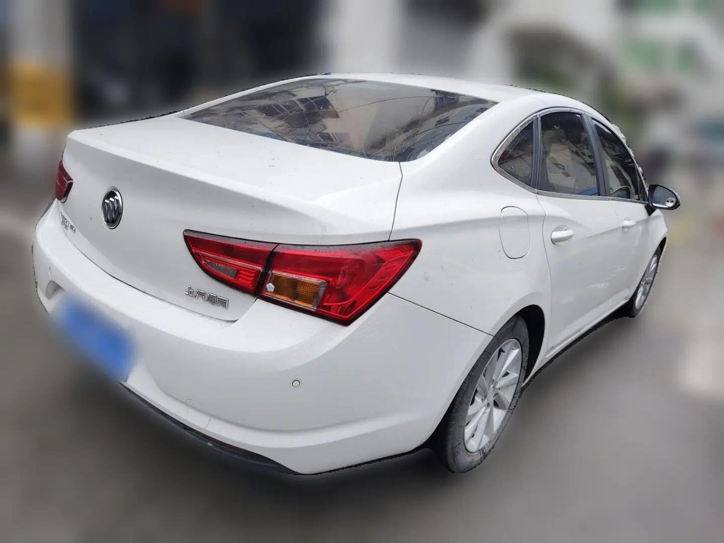 Buick Verano 2018 Sedan 15S Automatic Entry Model — миниатюра 6