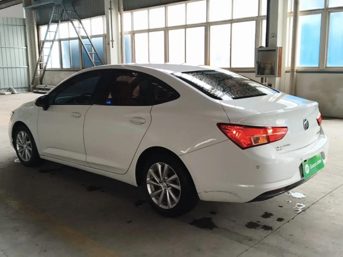Buick Verano 2018 Sedan 15S Automatic Entry Model — миниатюра 13