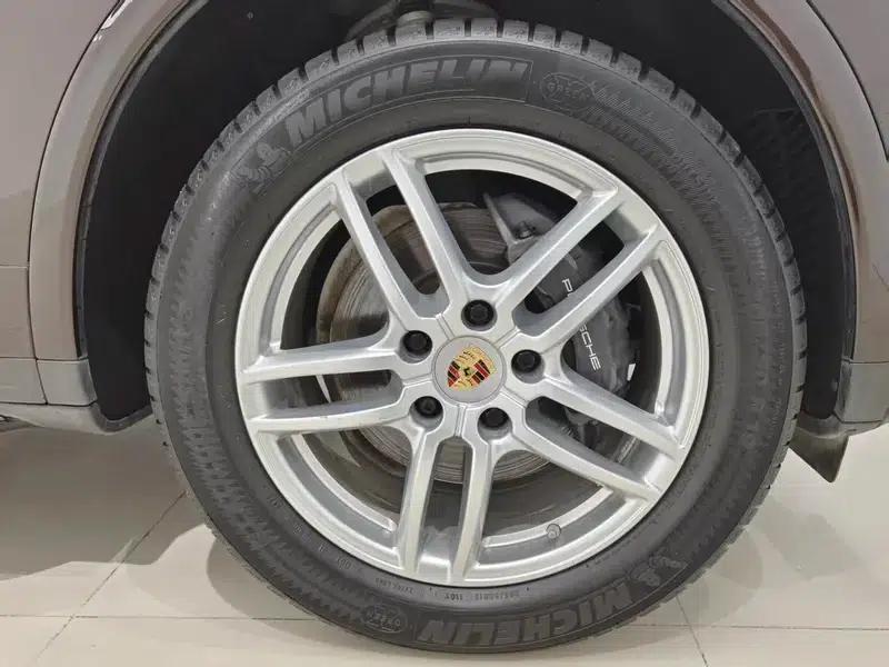 Cayenne 2016 Cayenne Platinum Edition 3.0T — миниатюра 7