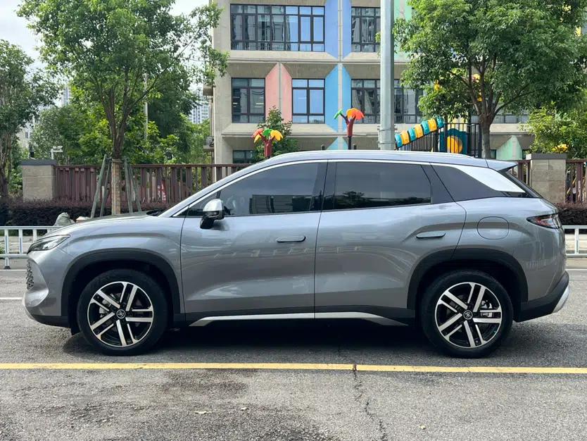 BYD Song L DM-i 2024 112 km Beyond Edition — миниатюра 4