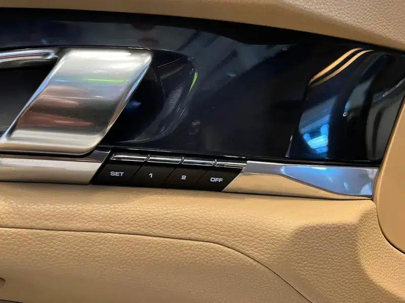 2012 Panamera 3.6L Automatic Rear-Wheel Drive 4-Seater (Parallel Import) — миниатюра 11
