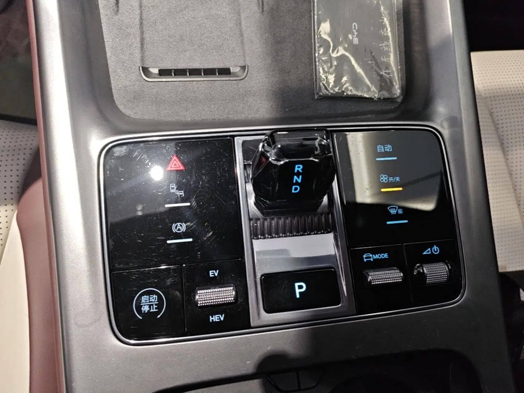 BYD Seal 2024 HONOR Edition DM-i 1.5L 121km Prestige Model — миниатюра 16