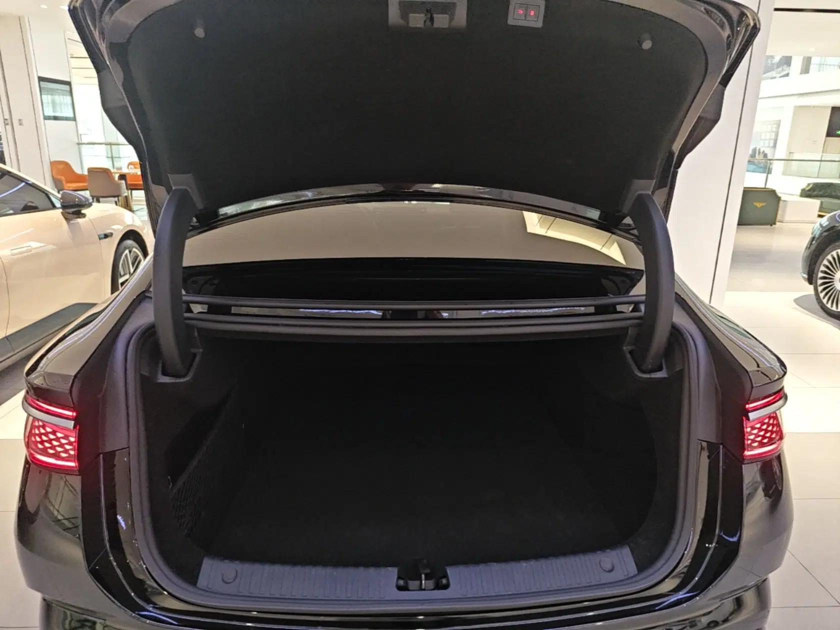 BYD Seal 2024 HONOR Edition DM-i 1.5L 121km Prestige Model — миниатюра 22