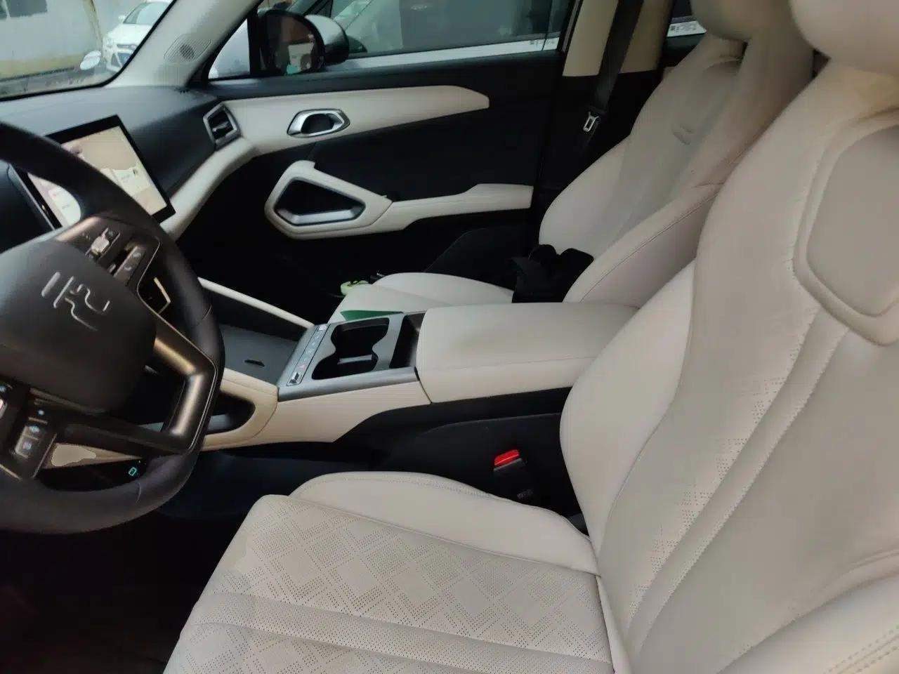 BYD Yuan UP 2025 Model 301KM Leading Version — миниатюра 15