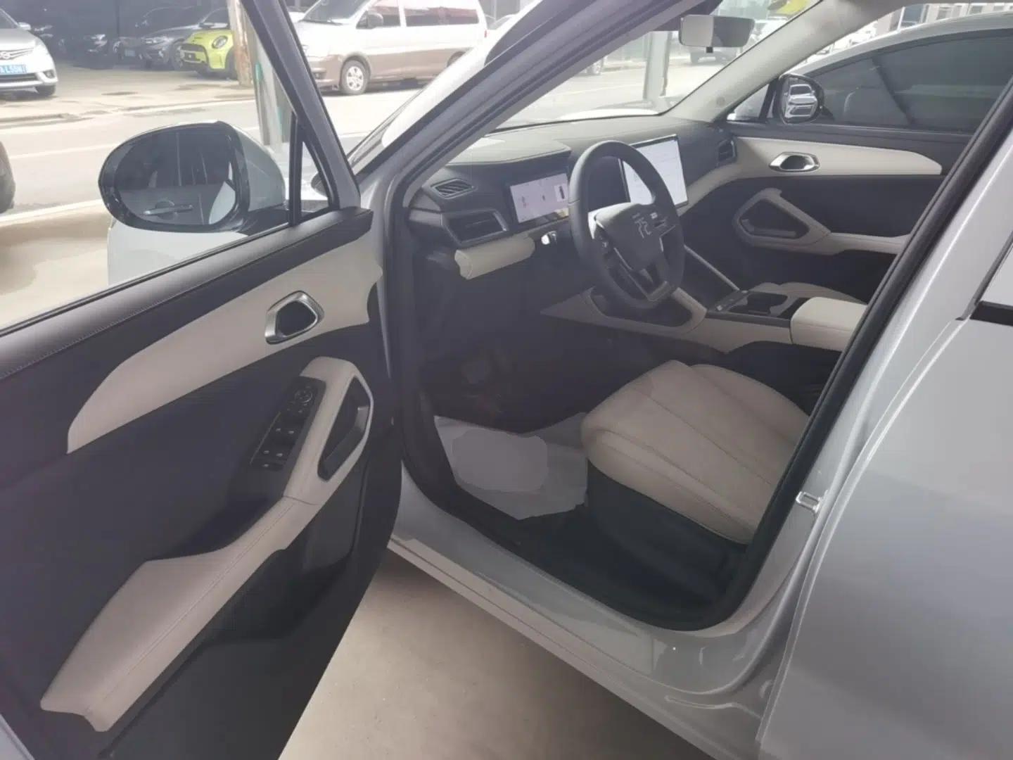 BYD Yuan UP 2025 Intelligent Driving Version 401 KM Dynamic Edition — миниатюра 18