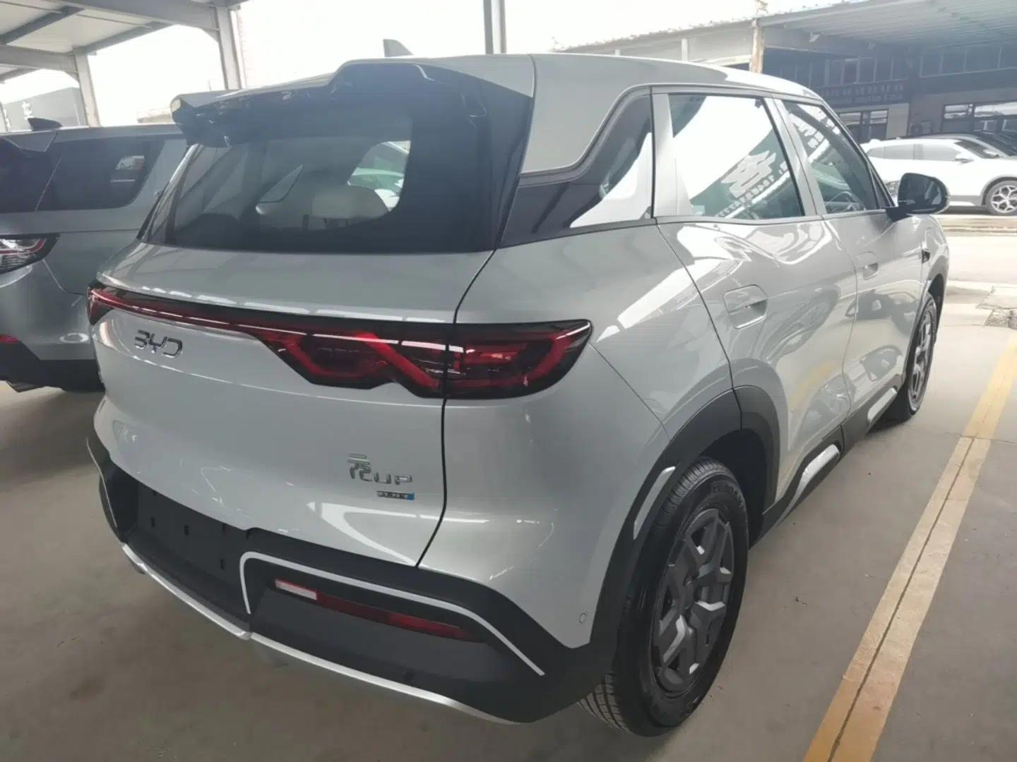BYD Yuan UP 2025 Intelligent Driving Version 401 KM Dynamic Edition — миниатюра 6